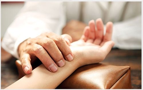 Bắt mạch trong Đông y